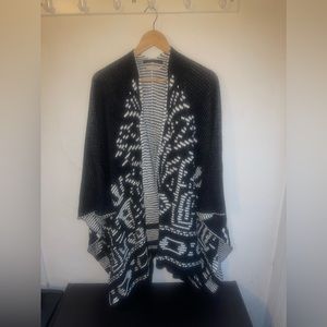 Soft Surroundings black and white southwest print wrap poncho